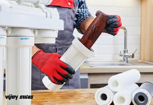 Water purifier cleaning and maintenance